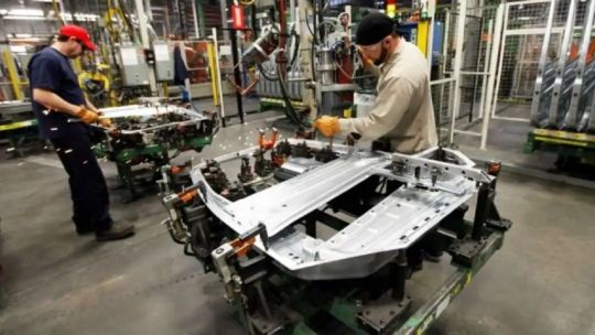 Gonzalo Martínez Mosquera, economista, durante una entrevista analizando la situación de las PYMES.