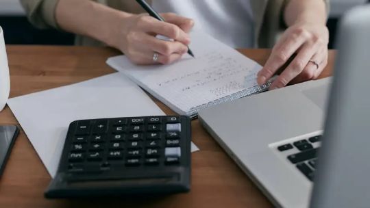 Guillermo Pérez, CEO del Grupo GNP, durante una entrevista analizando la ley de inocencia fiscal.