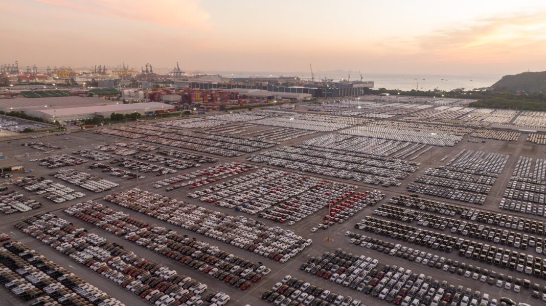 Mapa conceptual de la industria automotriz china con marcas, conglomerados y clústeres industriales