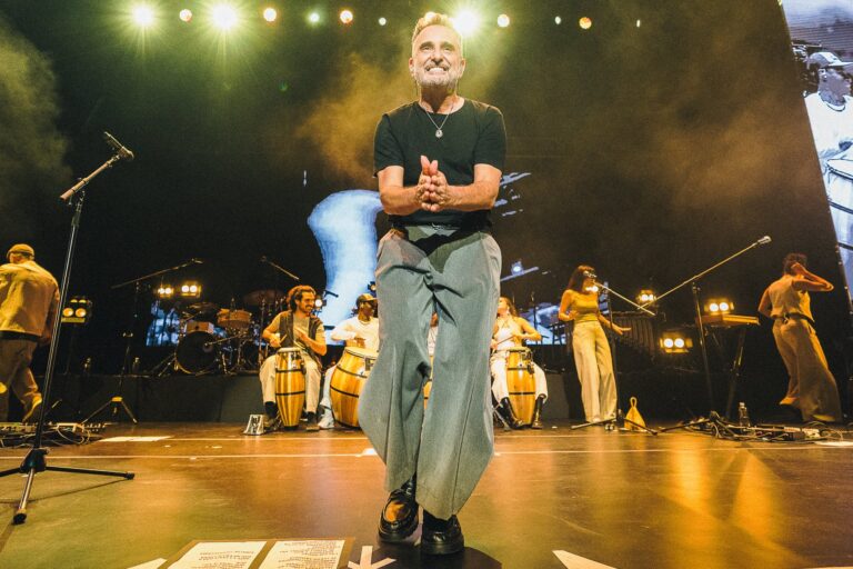Jorge Drexler en concierto en el Movistar Arena de Buenos Aires.