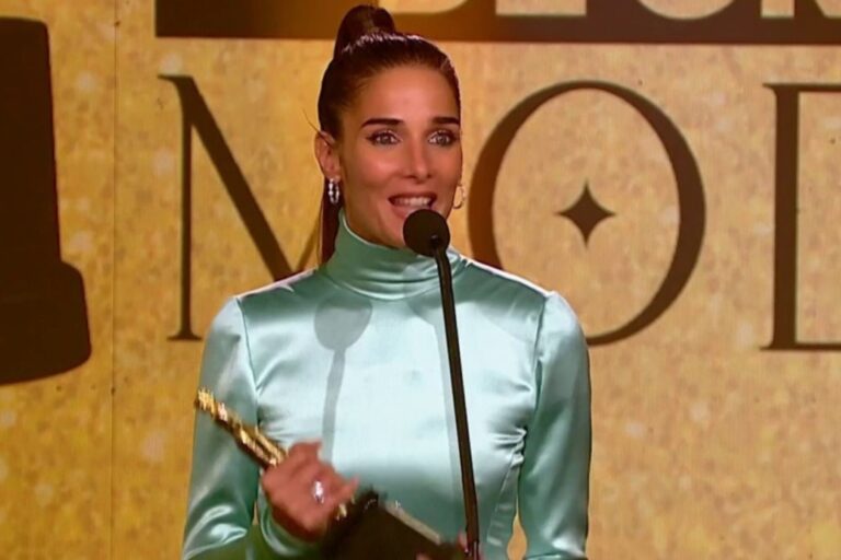 Juana Viale recibiendo el Martín Fierro de Oro de la Moda 2026