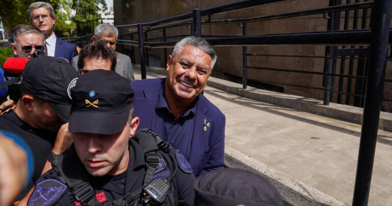 Claudio "Chiqui" Tapia, presidente de la AFA, en una conferencia de prensa.
