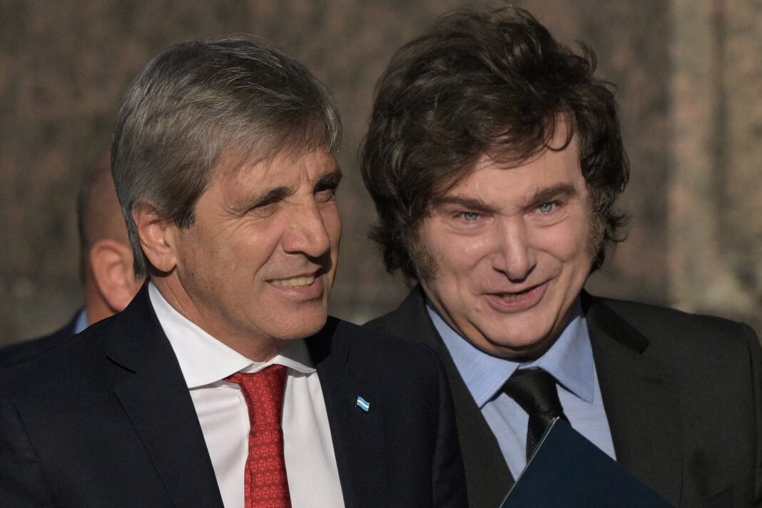 El ministro de Economía Luis Caputo en un acto oficial.