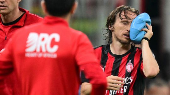 Luka Modrić lesionado durante un partido de fútbol