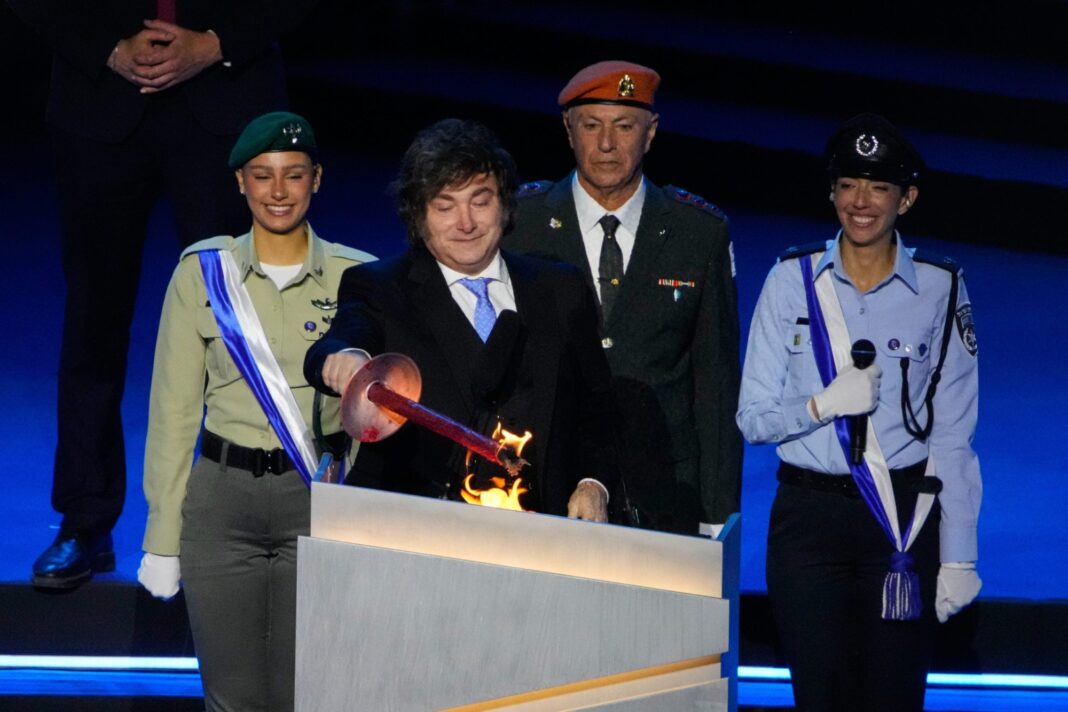 El presidente Javier Milei durante un ensayo de la Ceremonia de las Antorchas en Jerusalén, Israel.