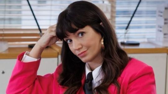 Póster promocional de la cuarta temporada de la serie Envidiosa en Netflix.