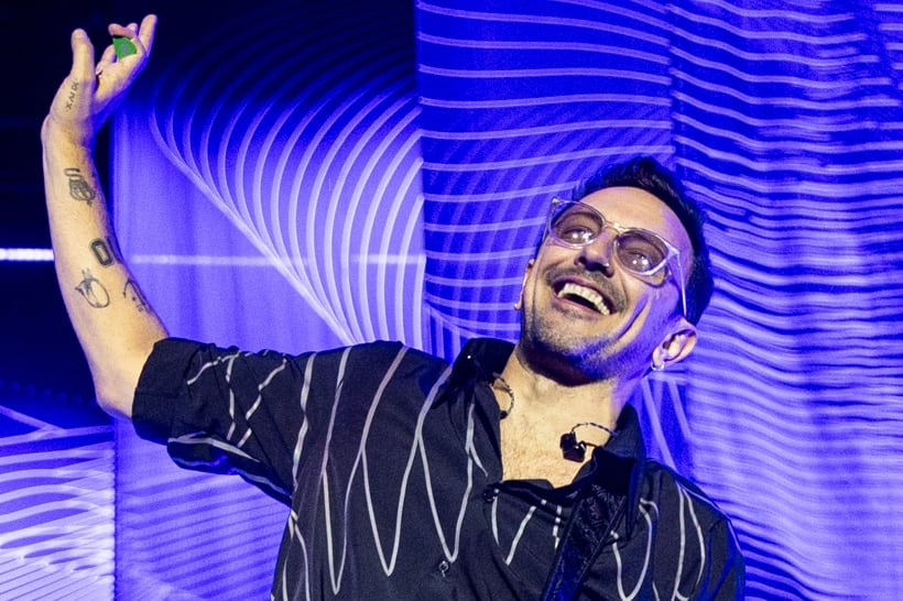 No Te Va Gustar en el escenario del estadio de Ferro durante la presentación de Florece en el caos