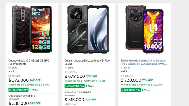 Comparativa de tres modelos de celulares Doogee resistentes mostrados sobre una superficie de trabajo.