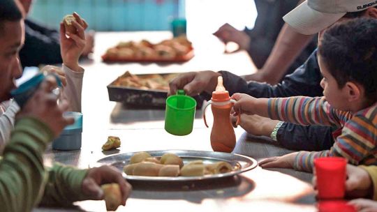 Niños en un comedor comunitario en el conurbano bonaerense