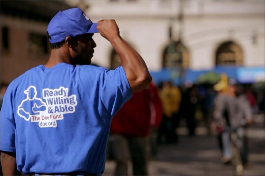 Jardín de lluvia en una acera de Nueva York