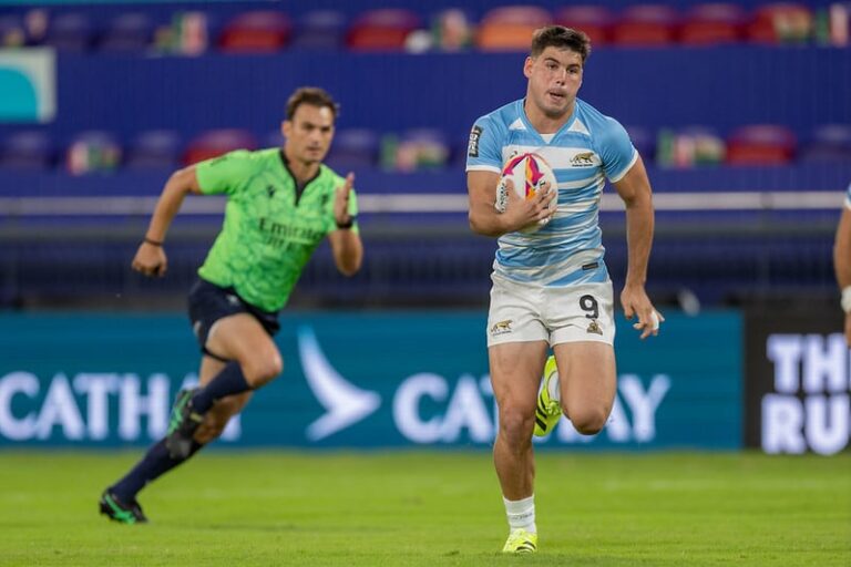 Jugadores de los Pumas 7s celebrando un try en el torneo de Hong Kong