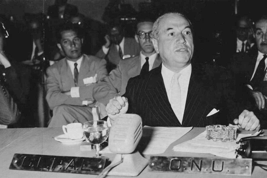 Retrato de Raúl Prebisch, economista argentino