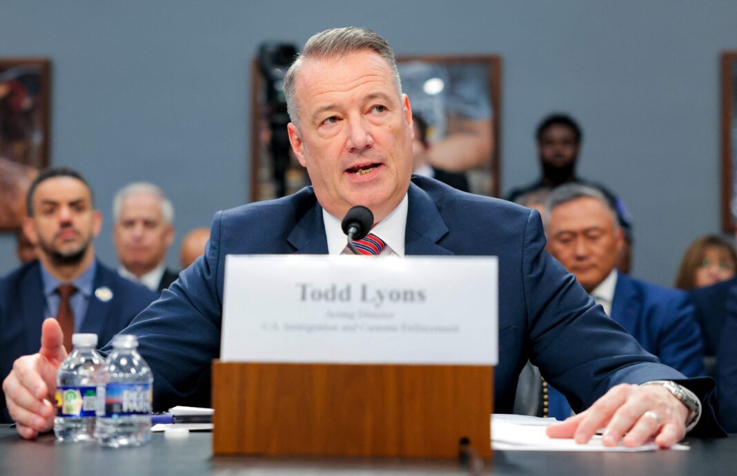 Todd Lyons, director interino del ICE, durante una comparecencia en el Congreso de Estados Unidos.