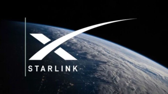 Equipo Starlink Mini instalado en el interior de un automóvil