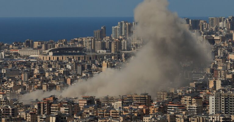 Mapa conceptual de Medio Oriente con banderas de los países involucrados en las tensiones regionales.