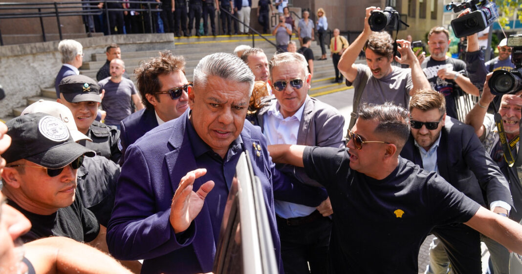 Reunión de líderes políticos en un evento internacional