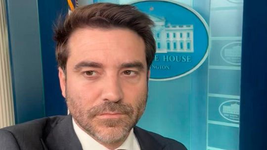 Manuel Adorni, jefe de Gabinete de la Nación, en conferencia de prensa.