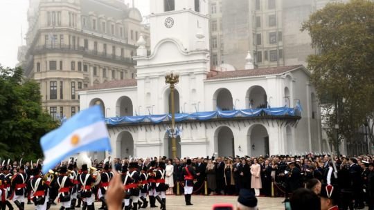 Plaza de Mayo con público durante los festejos del 25 de mayo en Buenos Aires