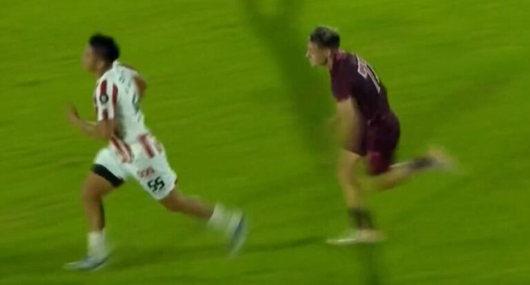 Agustín Besozzi siendo expulsado en el partido Lanús vs Instituto