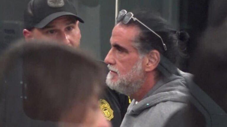 Alex Saab escoltado por agentes de la DEA en aeropuerto de Miami