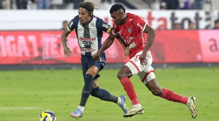 Partido de fútbol entre Cienciano y Alianza Lima en el Estadio Inca Garcilaso de la Vega