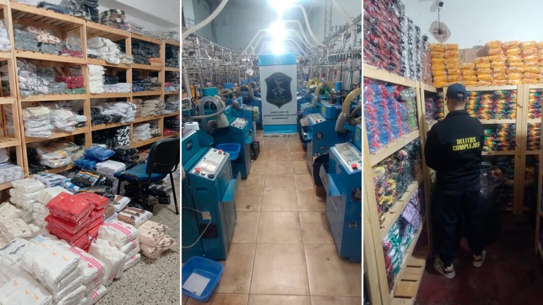 Fábrica textil con máquinas y rollos de tela