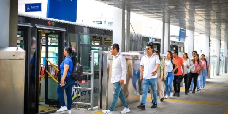Buses del Metropolitano en Lima