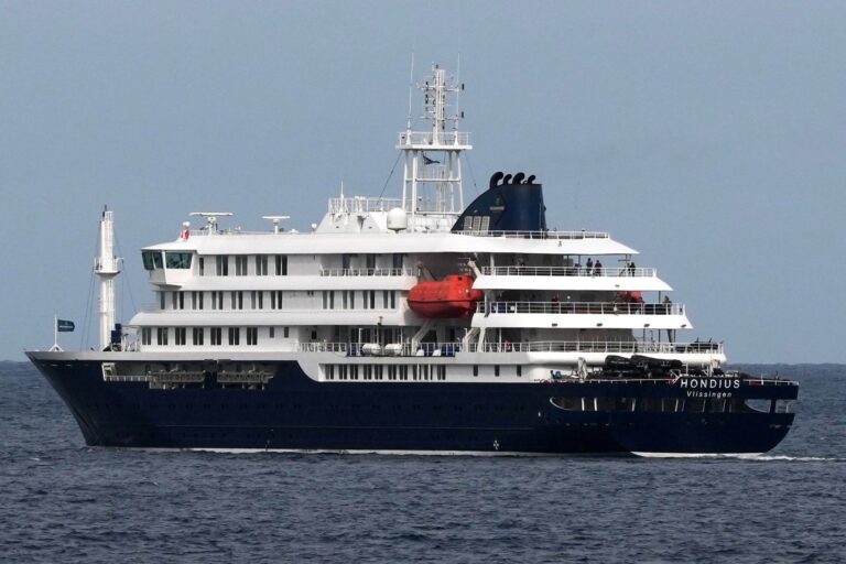 Crucero MV Hondius en aguas antárticas