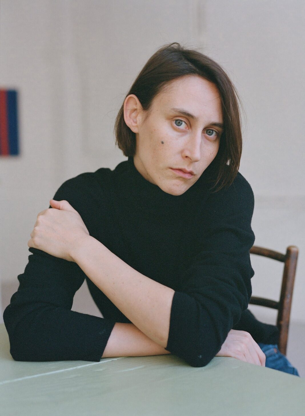 Clara Cullen en su estudio en Los Ángeles