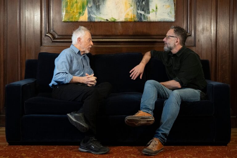 Portada del libro Un mal salvaje de Coetzee y Martínez Siccardi