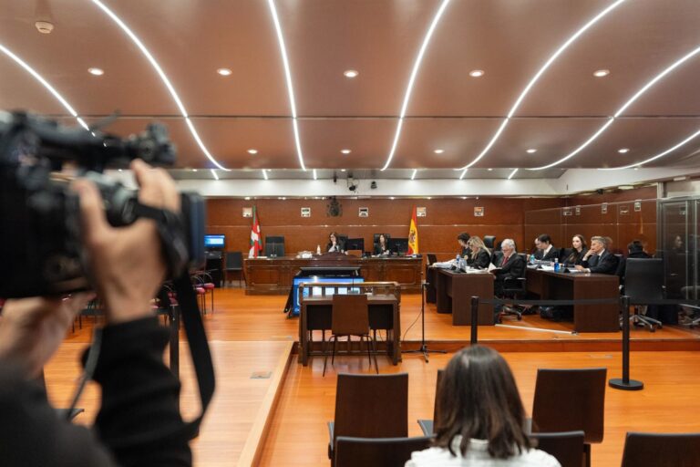 Fachada de la Audiencia Provincial de Álava durante el juicio por el asesinato de Maialen Mazón