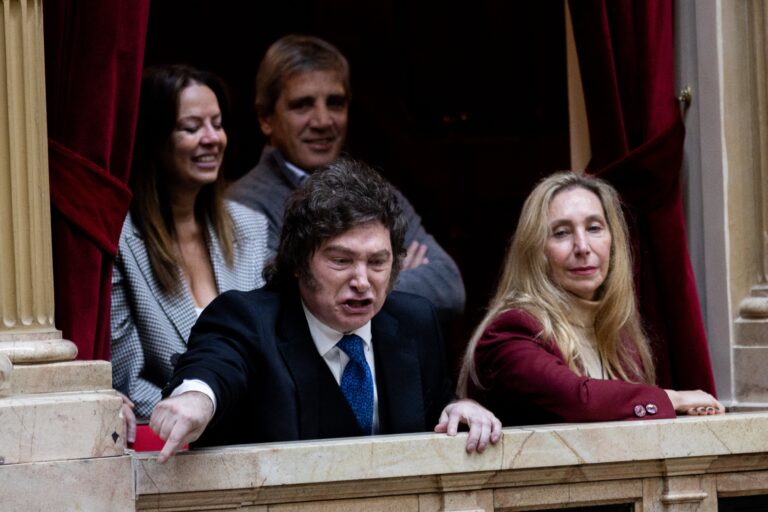 Manuel Adorni en el Congreso negando su renuncia