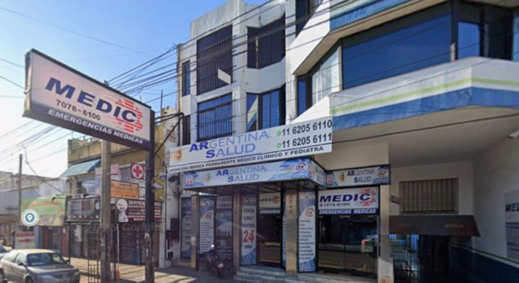 Policía Federal durante allanamiento en clínica ilegal en La Matanza