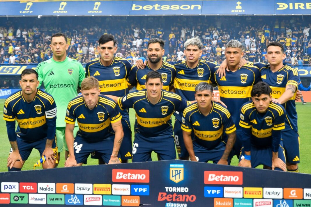 Jugadores de Boca Juniors Exequiel Zeballos y Milton Delgado