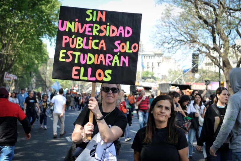Edificio de una universidad pública argentina durante el paro docente