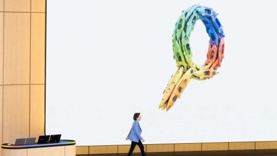 Sundar Pichai presentando el nuevo asistente de búsqueda con IA en Google I/O