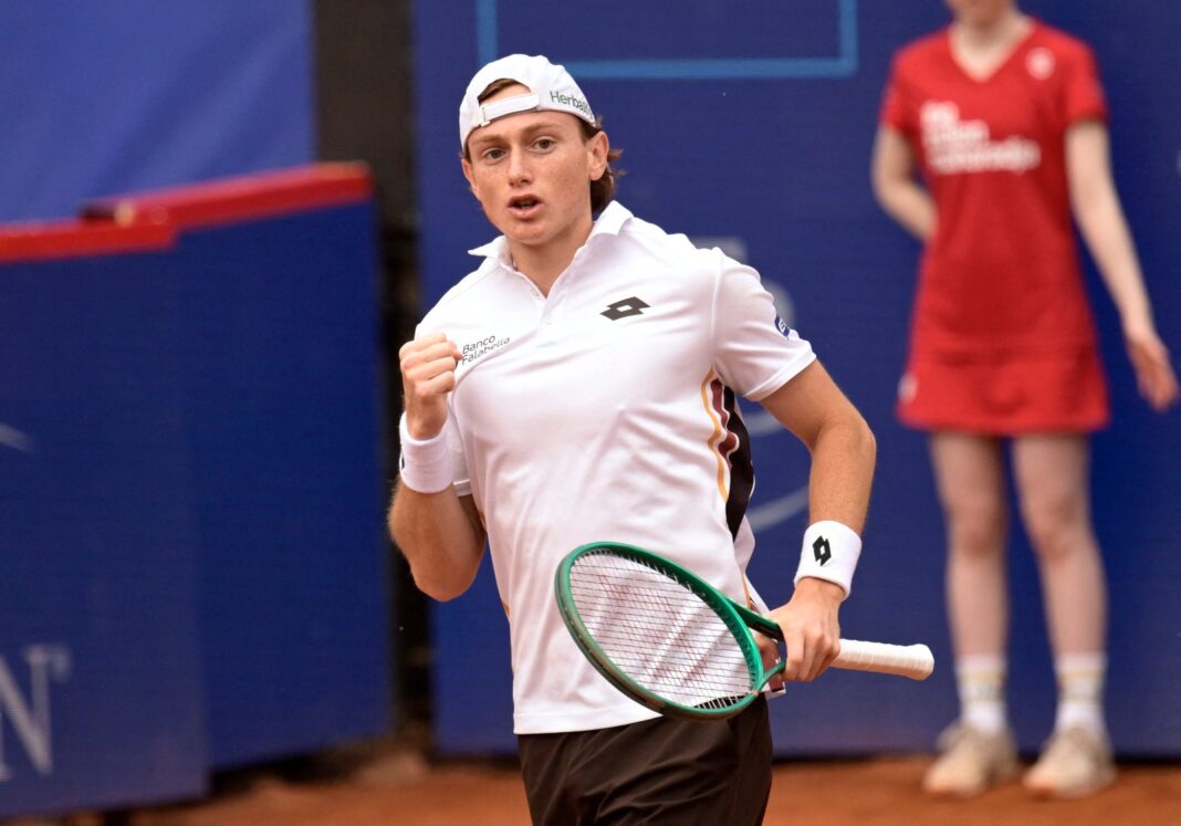 Ignacio Buse celebrando su triunfo en el ATP 500 de Hamburgo