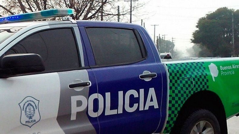 Patrullero de la Policía de la Provincia de Buenos Aires en la vía pública