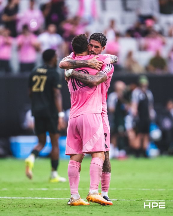 Lionel Messi con gesto de incredulidad durante el partido entre Inter Miami y Portland Timbers