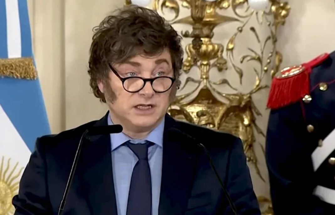 Javier Milei durante un anuncio oficial