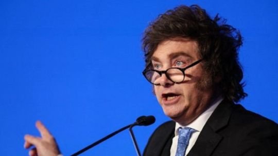 Presidente Javier Milei disertando en el MALBA sobre economía y empleo