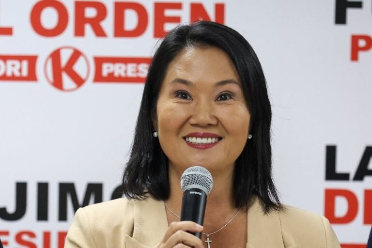 Keiko Fujimori durante declaraciones a medios