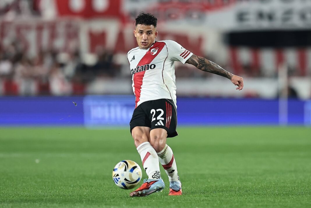 Kevin Castaño durante un partido de River Plate