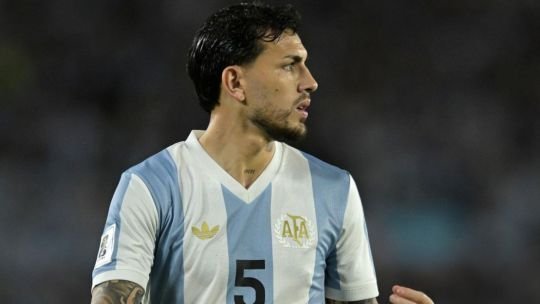 Leandro Paredes durante un partido de la Selección Argentina