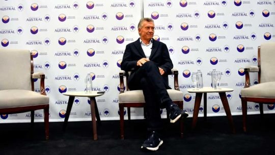Mauricio Macri hablando en un foro en la Universidad de San Andrés