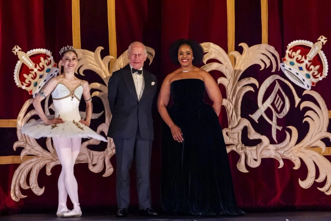 Marianela Núñez bailando en el escenario del Royal Ballet frente al rey Carlos III durante la Spring Gala en Londres