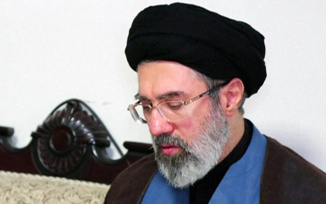 Mojtaba Khamenei en un acto oficial