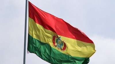 Armando Suchite en el cementerio de Rigores tras el funeral de sus hijos