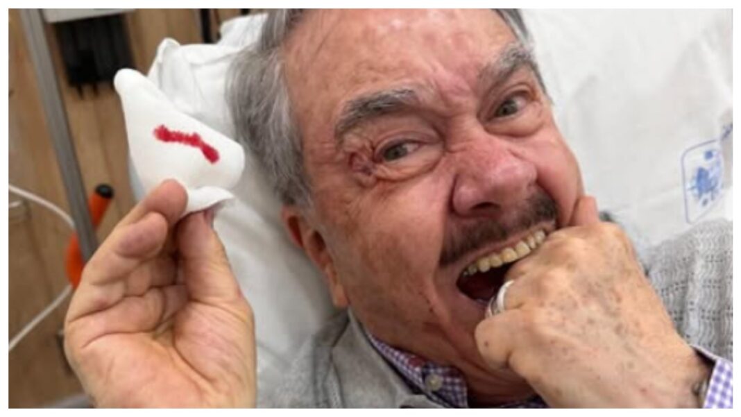 Pedro Sola sonriendo desde la cama del hospital tras su caída