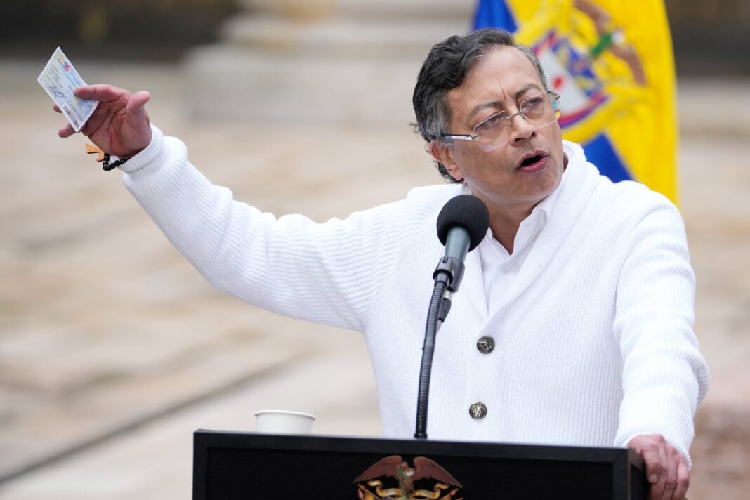 Gustavo Petro en conferencia de prensa